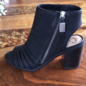 Meet your Posher, Joanie